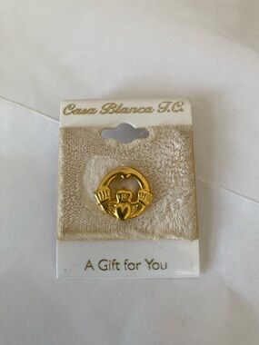 Vintage Gold Tone Claddagh Brooch Pin – Heart & Hands Celtic Gift